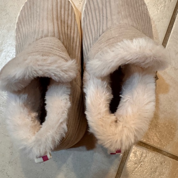 Cozy Women's Fur-Lined Slippers - Picture 4 of 5